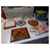 Lot of Trivits/Pot holders