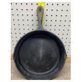Lodge 10.5 in cast iron skillet