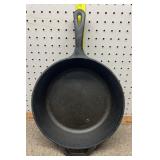 Lodge 10 CF cast iron pan