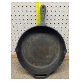 Lodge 10 sk cast iron pan