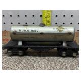 Lionel S.U.N.X. 1680 Sunoco tank car model train.