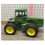 1/16 John Deere 4X4 tractor