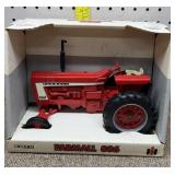 1/16 ERTL Farmall 806 in box