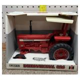 1/16 ERTL International 826 in box