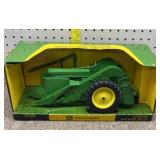 1/16 ERTL John Deere 60 tractor w/ picker sheller