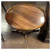 oval Duncan Phyfe coffee table with silver-capped