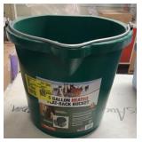 5 Gal Heated Bucket