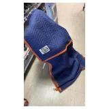 Fitted moving blanket