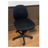 Swivel rolling desk chair