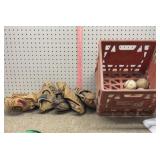 Base/softball gloves & balls