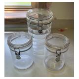 Set plastic canisters