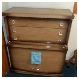 Chest of drawers matches lots of355 & 357