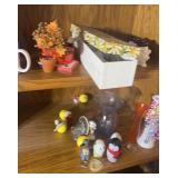 Lot Knick knacks, figurines, vases & misc