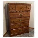 Chest of drawers matches lots 365, 367, 368