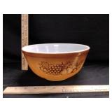 VTG Pyrex 2.5qt. Old Orchard Mixing Bowl