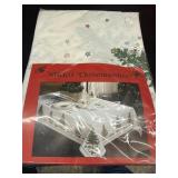 NIKKO Christmastime 70' Round Tablecloth +