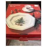 Vintage NIKKO Christmas 12 pc Dinner Set