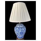 BLUE AND WHITE GINGER JAR STYLE ORIENTAL LAMP