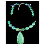 GREEN STONE NECKLACE WITH LARGE PENDANT