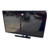 TOSHIBA FLAT SCREEN TV WITH REMOTE