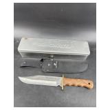 LARGE WINCHESTER HUNTING KNIFE IN SHEATH & BOX