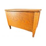 OAK MINIATURE BLANKET BOX
