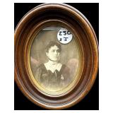 MINIATURE OVAL FRAME WITH PORTRAIT