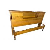 MAPLE BOOKCASE HEADBOARD FULL-SIZE BED