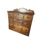 CLEAN WALNUT VICTORIAN 3 DRAWER CHEST
