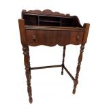 SMALL MAHOGANY 1 DRAWER WRITING TABLE
