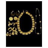 14 PIECE LOT OF GOLD TONE COSTUME JEWELRY