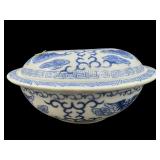 ORIENTAL BLUE AND WHITE COVERED SERVING DISH