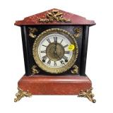 ANTIQUE WOODEN MANTLE CLOCK