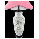 WHITE RETICULATED PORCELAIN TABLE LAMP