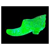 MINIATURE FENTON URANIUM BUTTONS AND BOWS SHOE