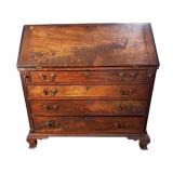 18TH CENT. AMERICAN WALNUT SLANT FRONT DESK