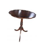 SOLID MAHOGANY PIE CRUST PEDESTAL TABLE