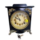 ANTIQUE NEW HAVEN HEAVY MANTLE CLOCK