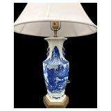 BLUE AND WHITE CHINOISERIE PORCELAIN TABLE LAMP