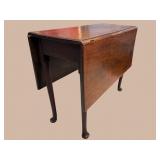 18TH CENT. QUEEN ANNE DROP LEAF ENGLISH TABLE