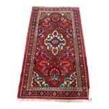 4 FT 4 IN X 2 FT 6 IN MACHINE MADE CARPET