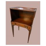 MAHOGANY BANDED FRONT HEPPLEWHITE STAND