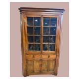 19TH CENTURY PEGGED MIXED WOOD 16 PAIN CORNER
