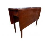 18TH CENT. SOLID WALNUT PEGGED DROP LEAF TABLE