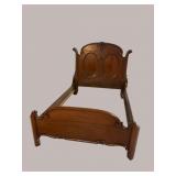 WALNUT VICTORIAN FULL SIZE HIGHBACK BED