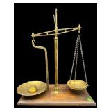 WOOD AND BRASS SCALE WITH 4 WEIGHTS