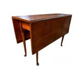 18TH CENT. QUEEN ANNE DROP LEAF TABLE