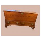 19TH CENT. PINE DOVETAILED BLANKET BOX