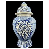 LARGE BLUE AND WHITE PORCELAIN ORIENTAL GINGER