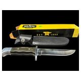 BUCK KNIFE IN LEATHER SHEATH